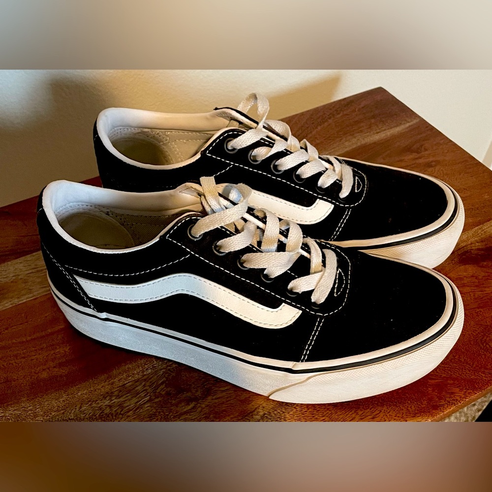 Women’s Vans platform shoe